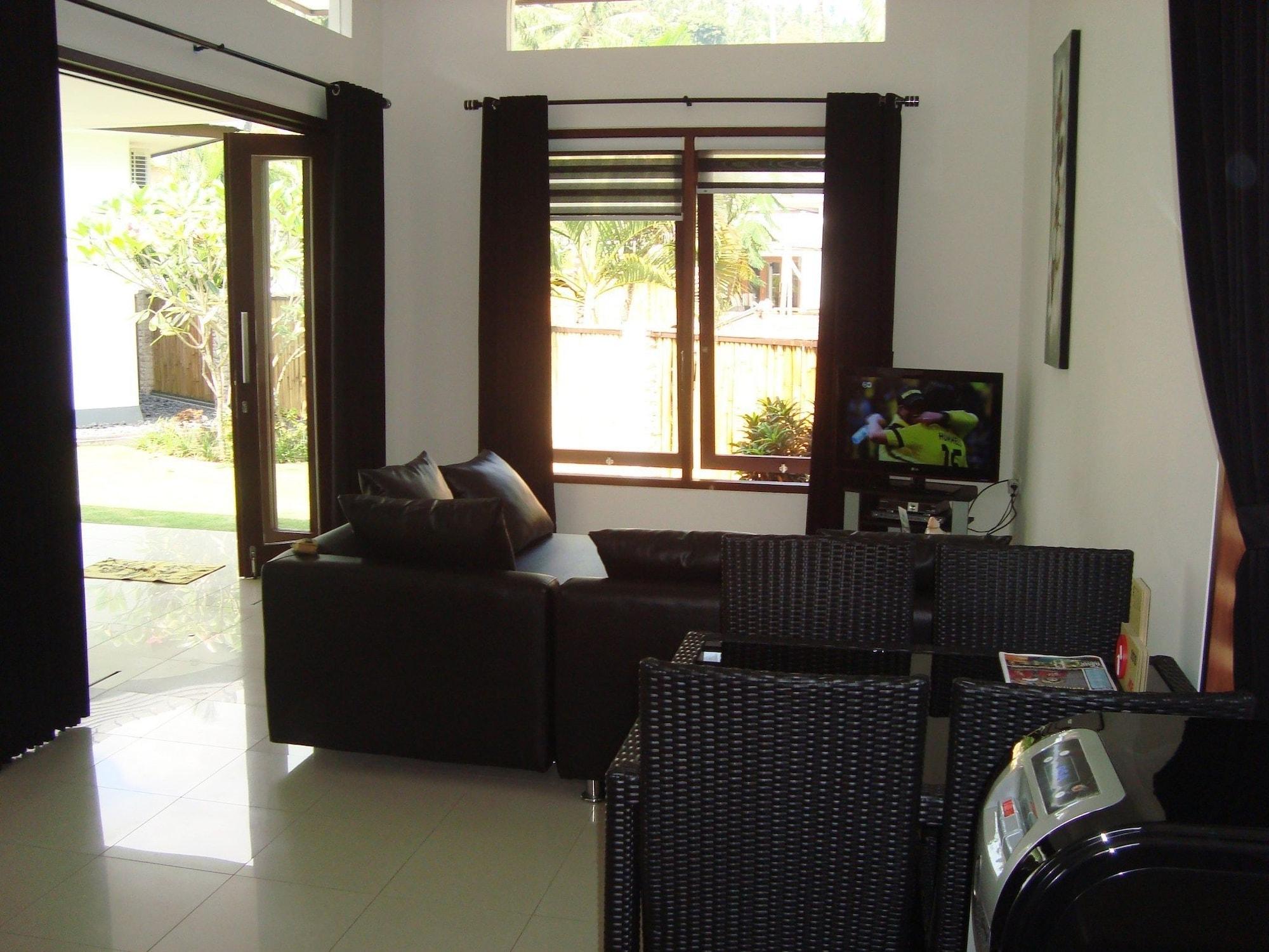 Dream Estate Resort Senggigi Exterior photo