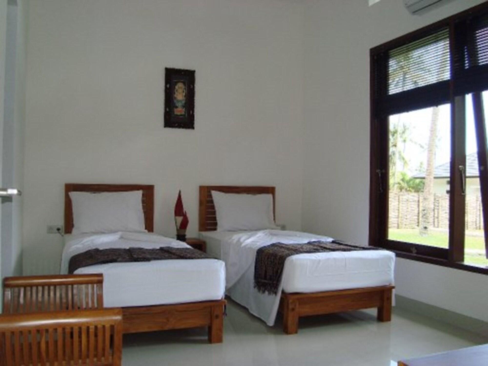 Dream Estate Resort Senggigi Exterior photo