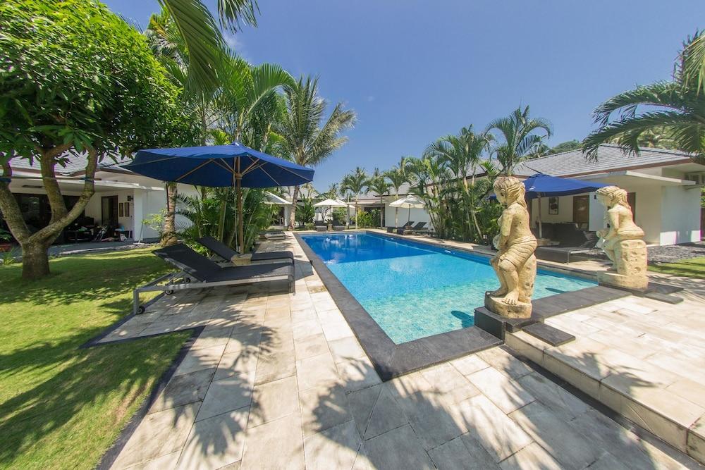 Dream Estate Resort Senggigi Exterior photo