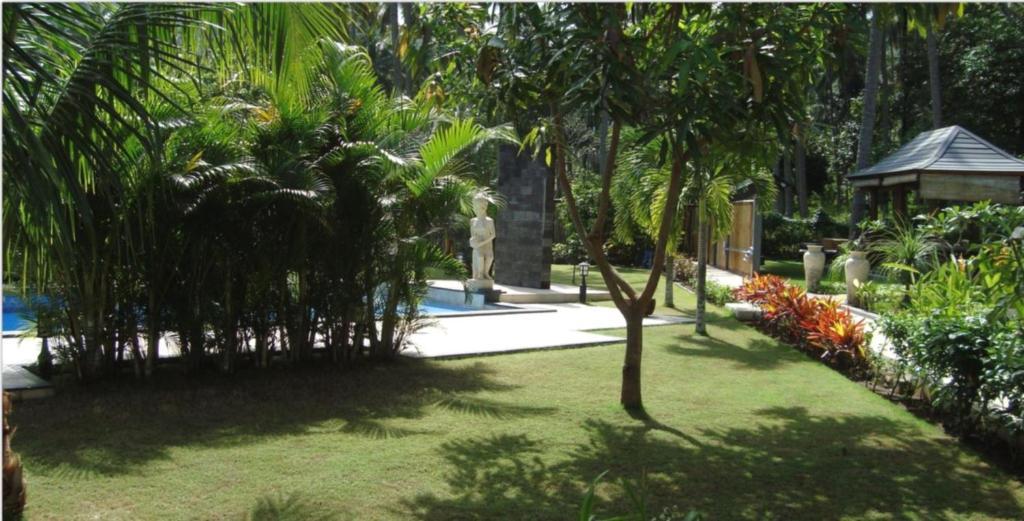 Dream Estate Resort Senggigi Exterior photo
